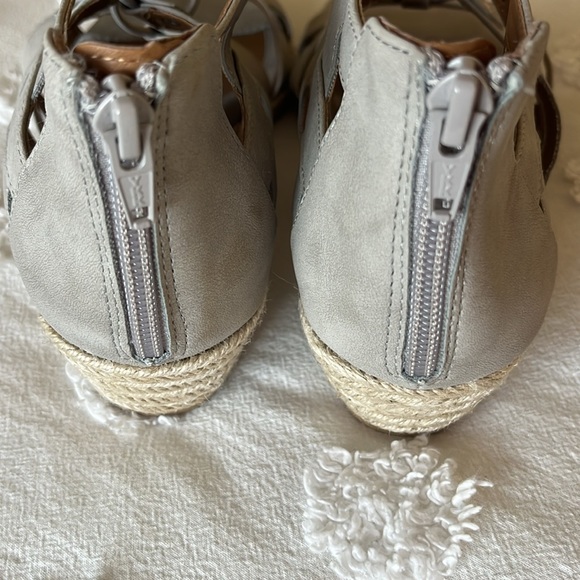 Eurosoft by Sofft Espadrille Gladiator suede and jute wedges - Picture 6 of 7